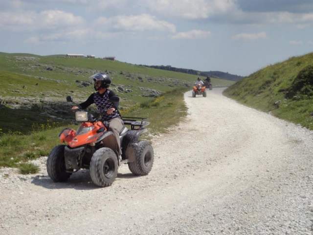  dirt roads on 4 wheels